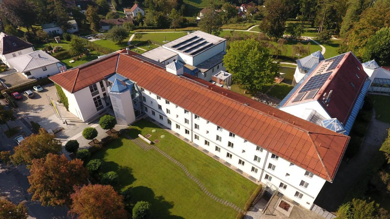 Spectrum Kirche Exerzitien-Und Bildungshaus Auf Mariahilf Passau Exterior photo