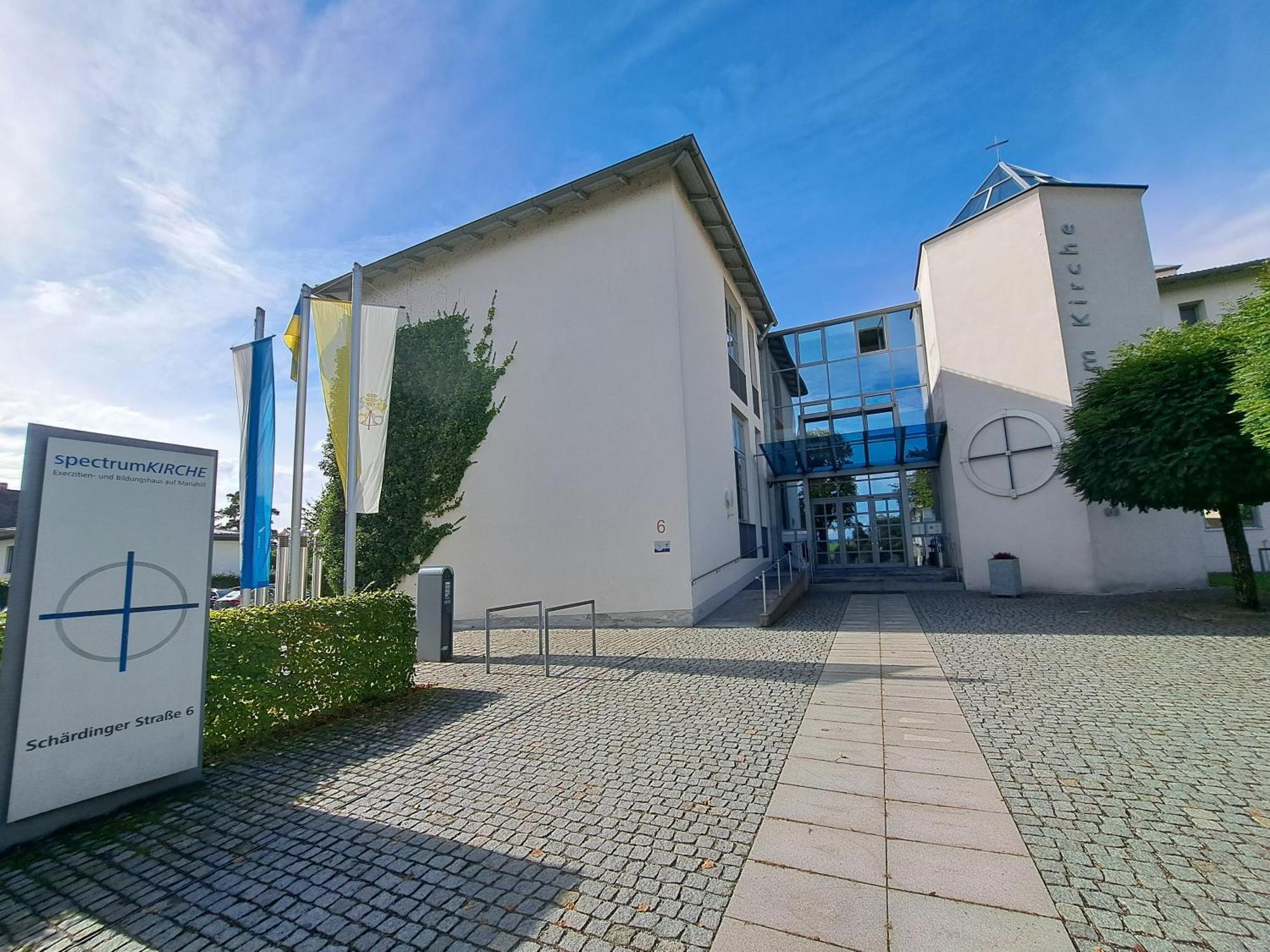 Spectrum Kirche Exerzitien-Und Bildungshaus Auf Mariahilf Passau Exterior photo