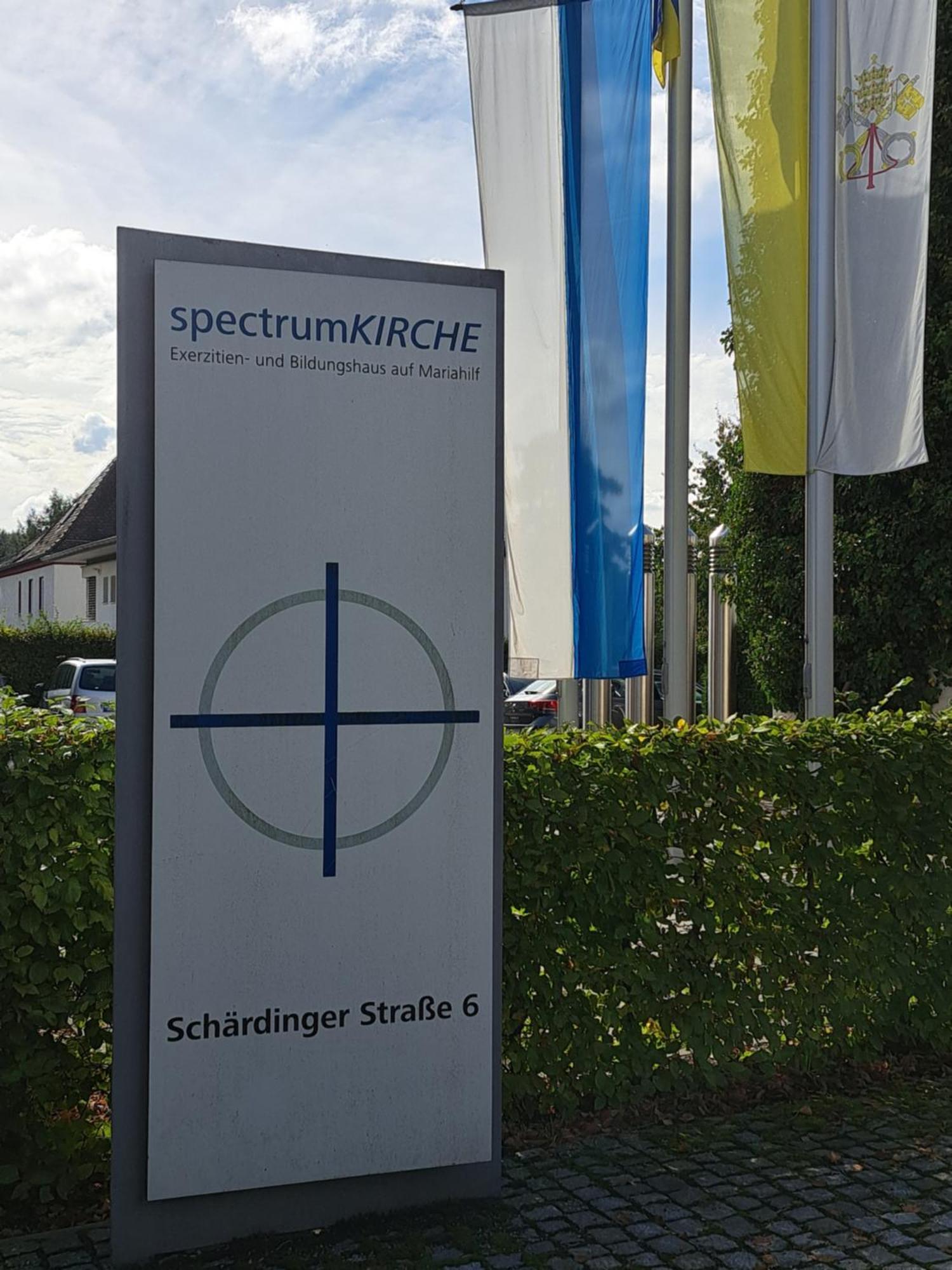 Spectrum Kirche Exerzitien-Und Bildungshaus Auf Mariahilf Passau Exterior photo